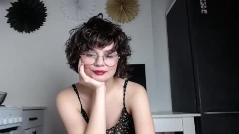 Snapshot of junnewers chatting on October 21, 12:25 am JunneWers online show from October 21, 12:25 am