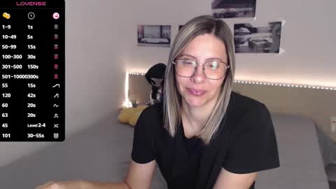 Julie online show from October 3, 4:17 am