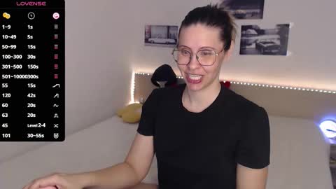 Julie online show from April 12, 3:15 pm