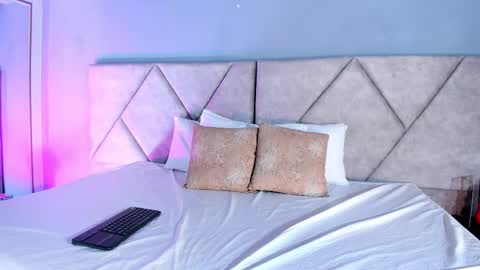 Katy online show from February 15, 1:10 pm