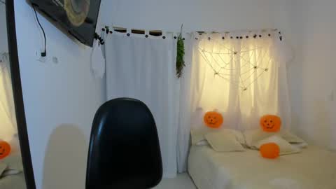 ChloeIndependient model online show from October 8, 5:50 pm