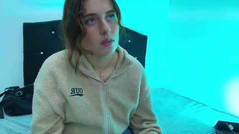 kalyth_miller online show from January 17, 12:40 am