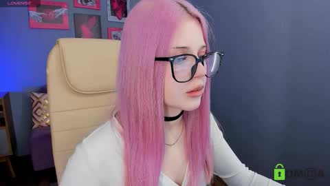 Camilla online show from March 7, 1:07 pm