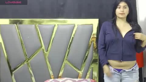 kamgomezxox online show from February 18, 1:05 am