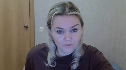 karennelsonx online show from March 28, 10:15 am