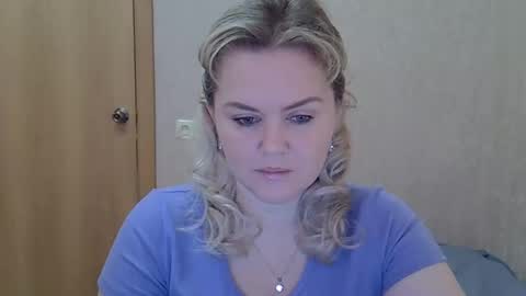 karennelsonx online show from April 19, 6:57 am