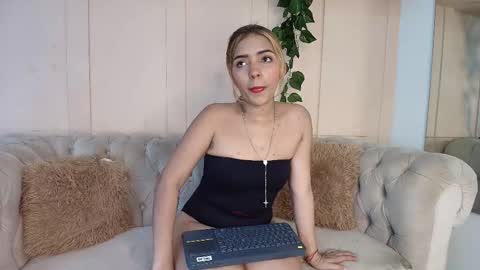 Kari  online show from November 20, 7:04 pm