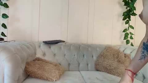 Kari  online show from November 28, 7:28 pm