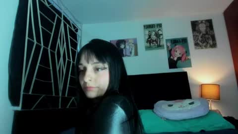 Snapshot of karinna__raven chatting on September 25, 10:18 pm KARINNA RAVEN online show from September 25, 10:18 pm