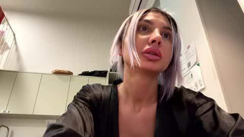 karlaslim online show from February 25, 6:12 pm