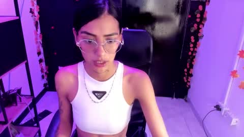 karlaslutskinny__ online show from February 17, 9:25 pm