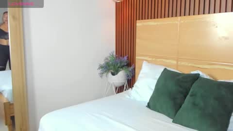 karlyy_ online show from November 1, 12:20 pm