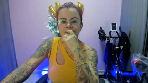 Snapshot of karol_milf__ chatting on December 12, 1:10 am kAROL MILF   online show from December 12, 1:10 am