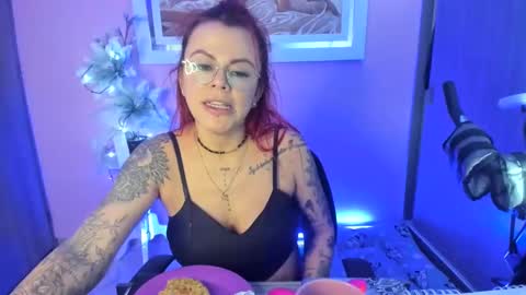 Snapshot of karol_milf__ chatting on February 13, 12:35 am kAROL MILF   online show from February 13, 12:35 am