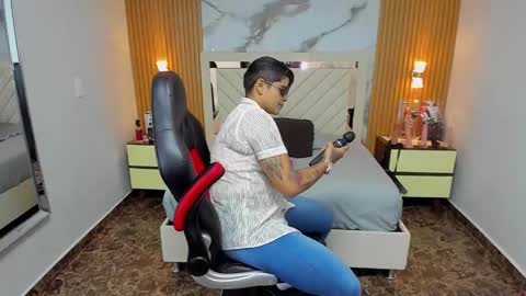 Karoll online show from November 20, 7:15 pm