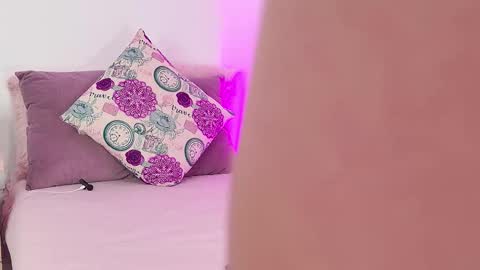 karolinahill online show from December 15, 4:12 pm