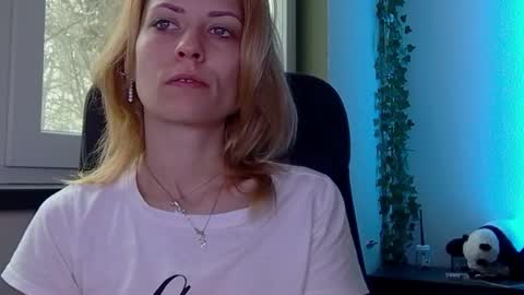 karoline121 online show from February 4, 6:49 am