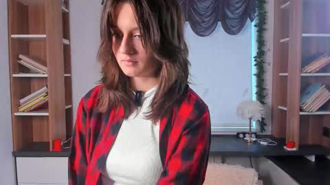 Mia online show from March 4, 11:17 am