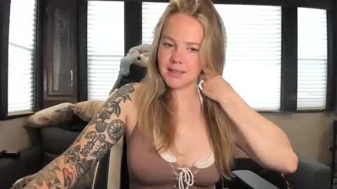 Kitty Kat online show from April 21, 8:05 pm