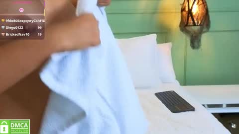 Snapshot of kataliina_18 chatting on October 22, 12:32 pm Kat online show from October 22, 12:32 pm