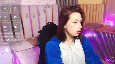 katana_tay online show from December 19, 12:30 pm