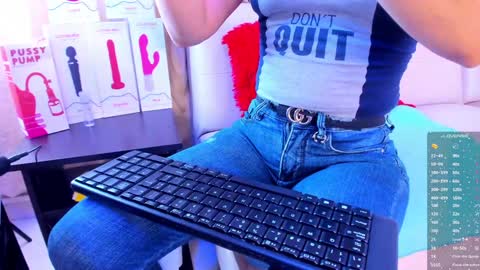 Snapshot of kate_roose chatting on December 12, 7:48 pm kate_roose online show from December 12, 7:48 pm