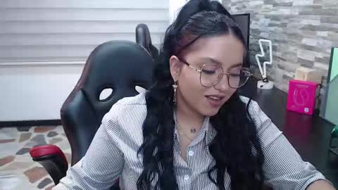 kateanderss online show from November 23, 5:21 am