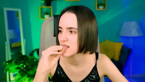 katewillows online show from April 6, 4:46 am