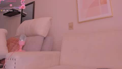 Snapshot of katheriine_saenz22 chatting on September 25, 9:23 pm Kathee Saenz online show from September 25, 9:23 pm