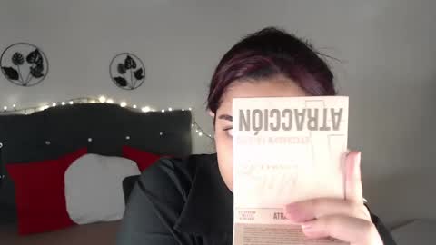 kathygonzalez_ online show from January 14, 11:20 am