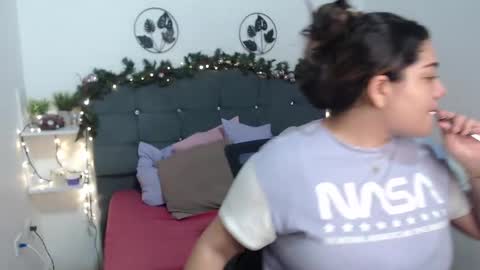 kathygonzalez_ online show from December 6, 11:44 am