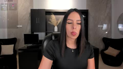 Snapshot of katiestonne chatting on October 5, 5:29 pm Kate Stonne online show from October 5, 5:29 pm