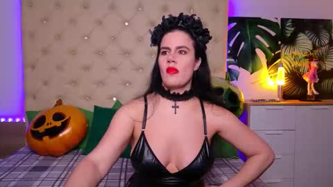 KattieSims online show from October 28, 6:13 pm