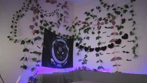 Mia online show from February 22, 8:15 am