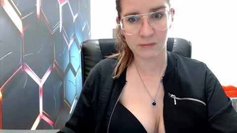 KayaLips online show from January 10, 4:41 pm