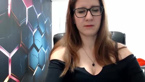 KayaLips online show from January 3, 9:15 pm