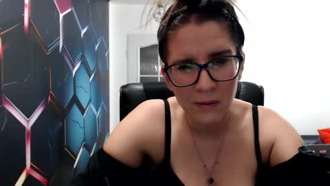 KayaLips online show from December 11, 9:45 pm