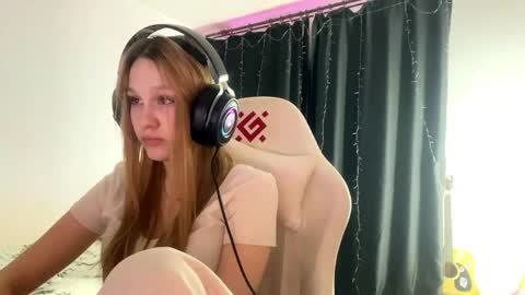 Amia online show from April 16, 8:08 pm