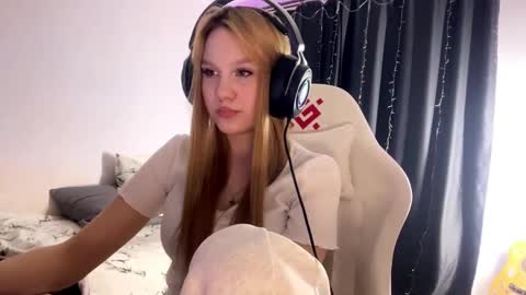 Amia online show from March 24, 5:29 pm