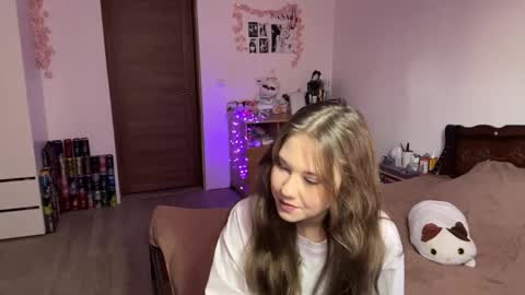 Nyelle online show from May 13, 4:35 pm