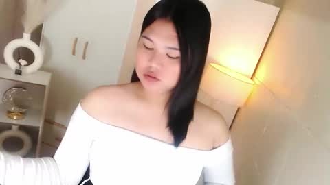 Y O U R        F U T U R E       K A Y L E E  online show from February 6, 1:09 am