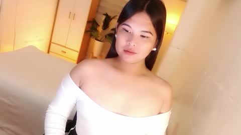 Y O U R        F U T U R E       K A Y L E E  online show from November 3, 4:49 am