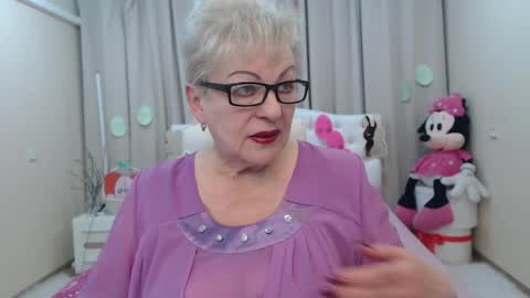 kaylesmoll online show from April 4, 6:51 pm