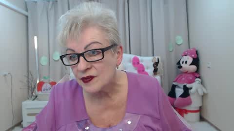 kaylesmoll online show from April 3, 6:50 pm