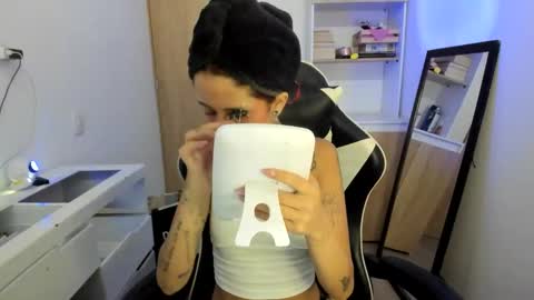 kaylie online show from April 18, 7:51 pm