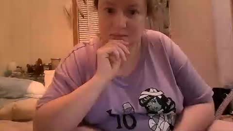 kcandler27 online show from October 30, 8:49 am