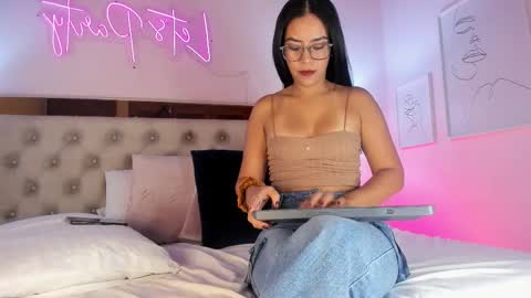 Keily online show from November 13, 1:10 pm