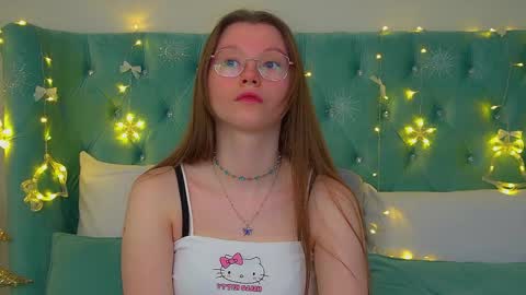 Keira online show from December 3, 6:32 pm