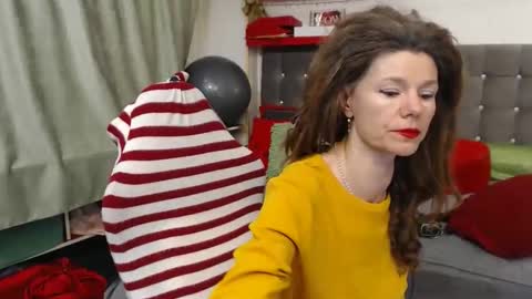 kelly online show from March 8, 2:04 am