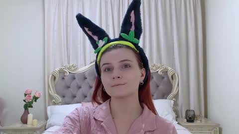 Kelly Stoneys online show from November 4, 5:40 pm